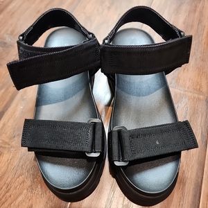 Divided H&M Chunky Sole Platform Sandal Blk Eur size 39; US size 8.  Great condi